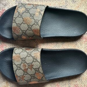 Gucci Berry print logo slides